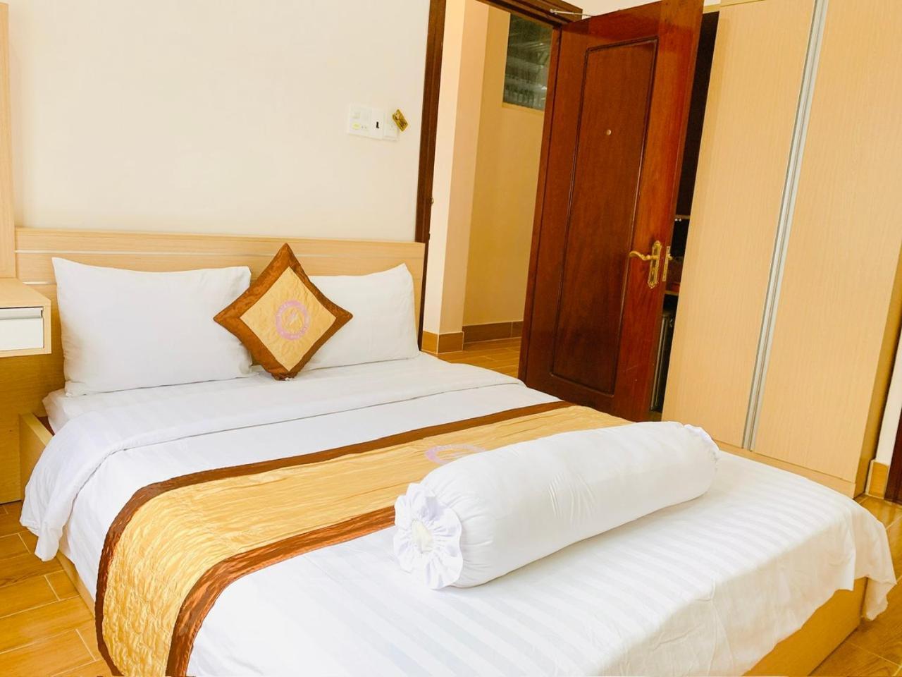 Phuc Hung Hotel Rạch Giá Exterior foto